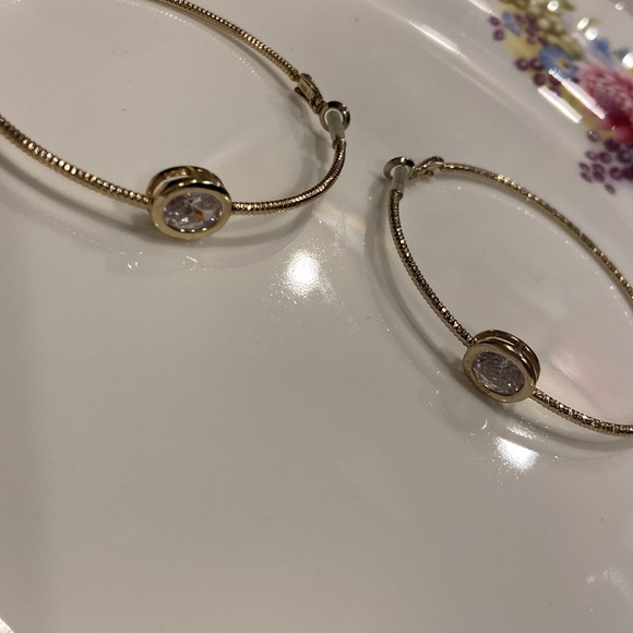 EUC * Guess Jeans * Gold Tone Textured Crystal Hoop Earrings - Picture 2 of 2